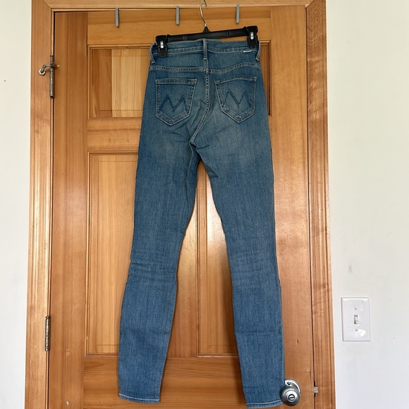 MOTHER Swooner Hover High Waist Seamed Skinny Jean in Blowing Kisses - Picture 14 of 14